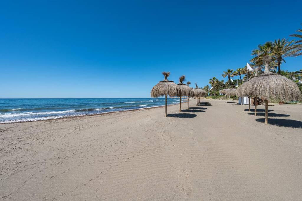 Apartment Oceanfront Retreat: Your Serene Oasis By The Sea! Marbella