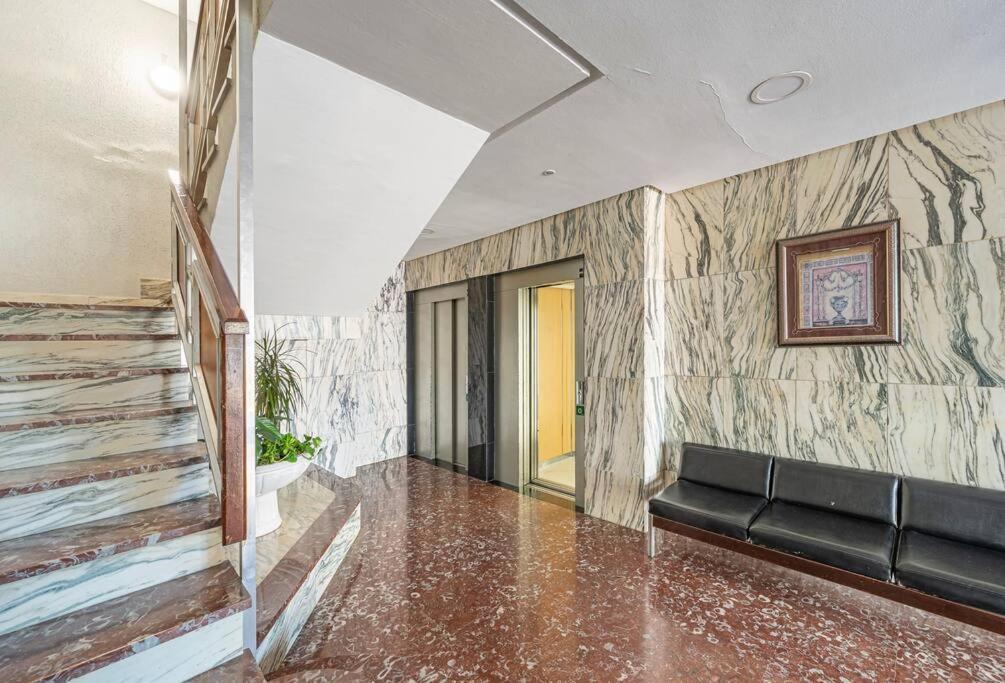 Oceanfront Retreat: Your Serene Oasis By The Sea! Marbella