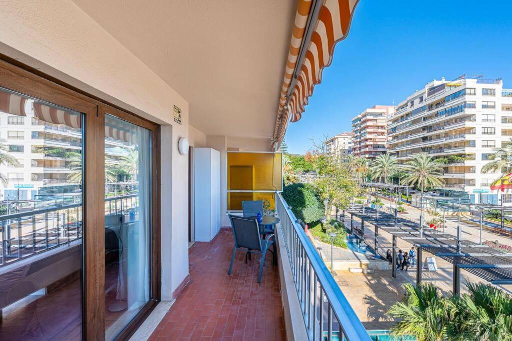 Apartment Oceanfront Retreat: Your Serene Oasis By The Sea!
