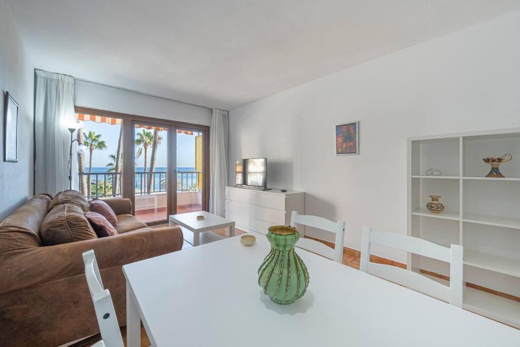 Oceanfront Retreat: Your Serene Oasis By The Sea! Marbella