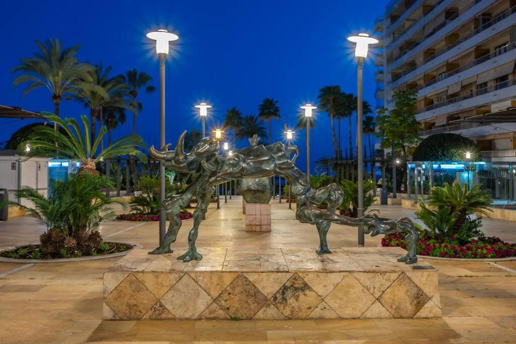 Oceanfront Retreat: Your Serene Oasis By The Sea! Apartamento Marbella