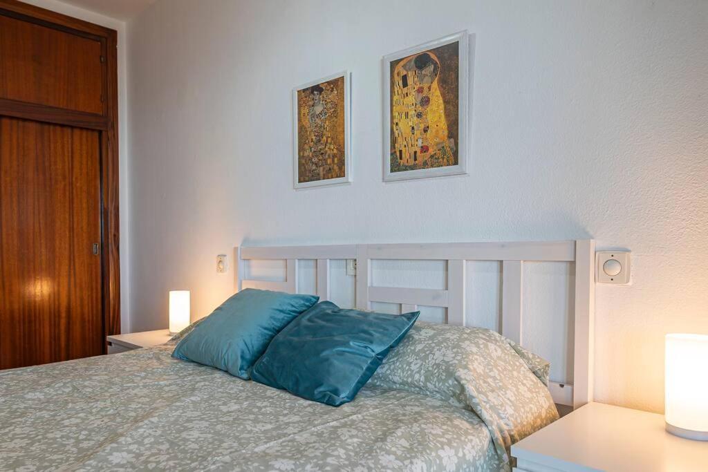 Apartamento Oceanfront Retreat: Your Serene Oasis By The Sea!