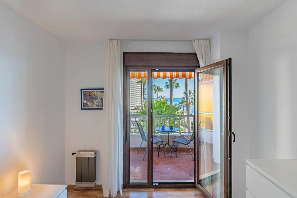 Oceanfront Retreat: Your Serene Oasis By The Sea! Marbella