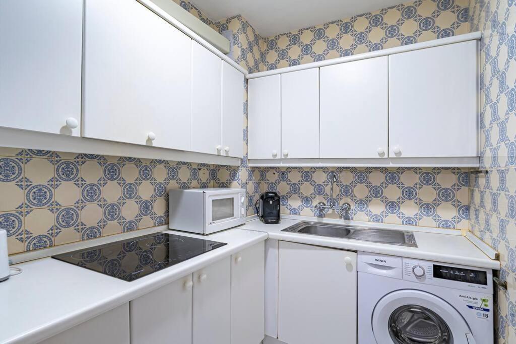Apartamento Oceanfront Retreat: Your Serene Oasis By The Sea! Marbella
